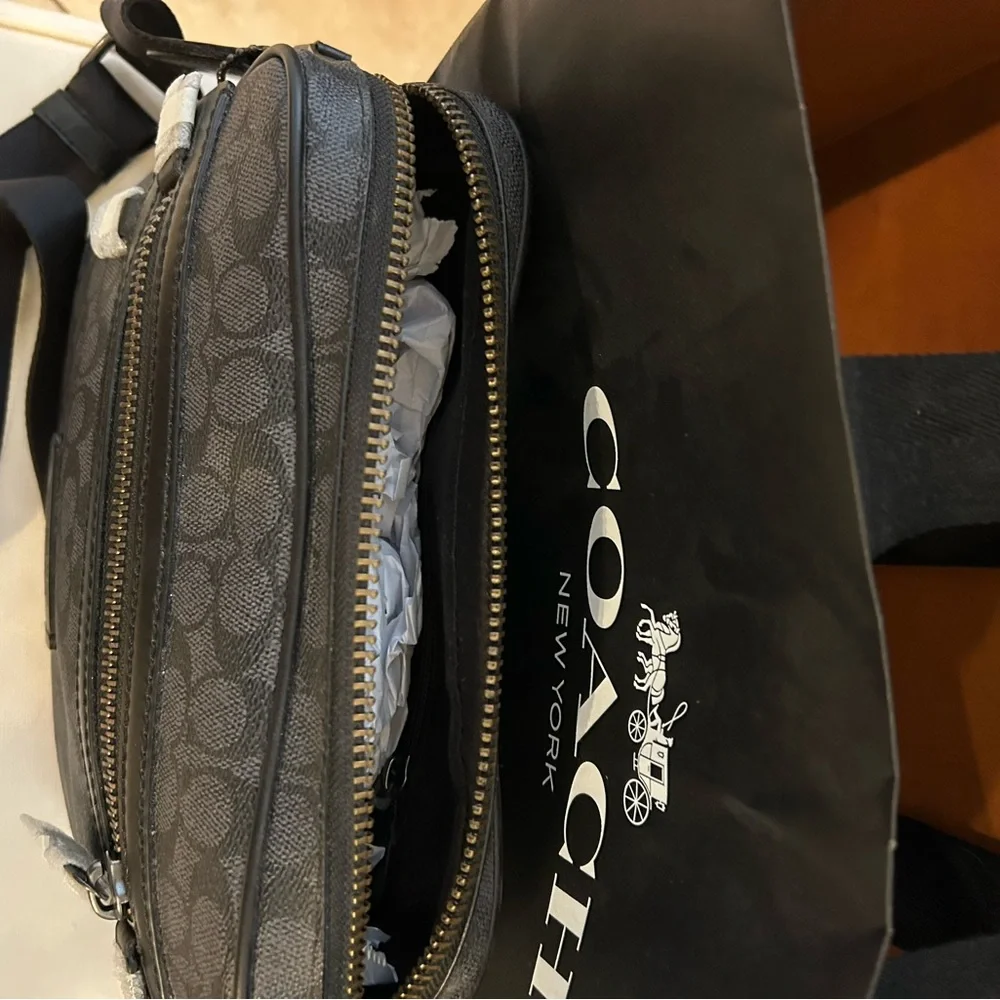Coach Men's Messenger Bag in Charcoal/Black Signature Print